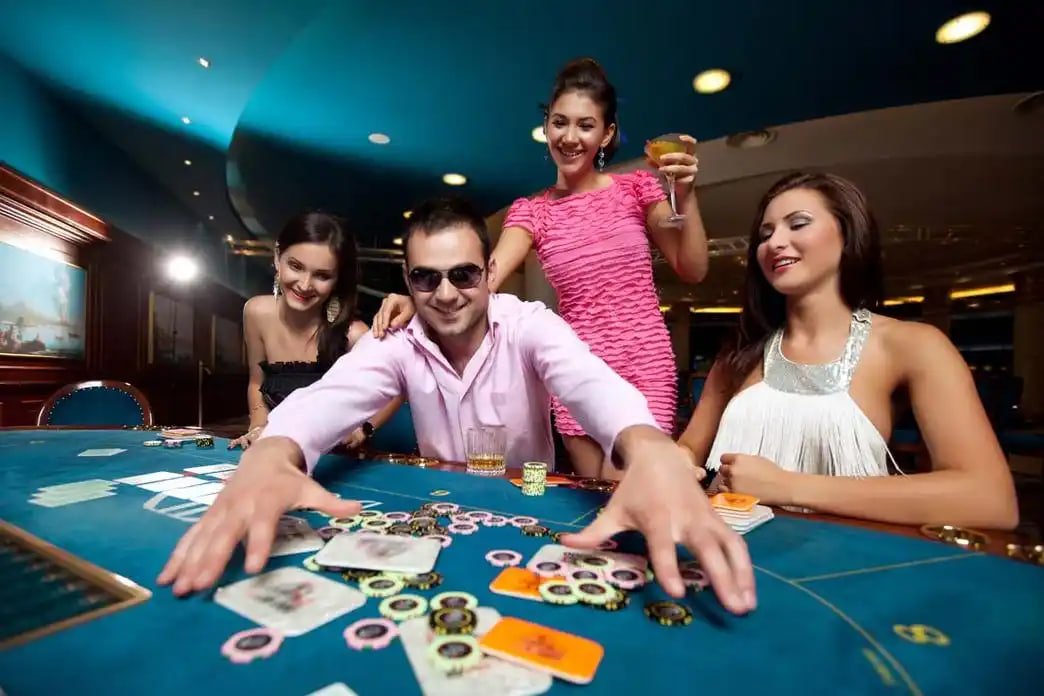 77kyat ပလက်ဖောင်းတွင် Poker နှင့် Baccarat ကတ်ဂိမ်းများ